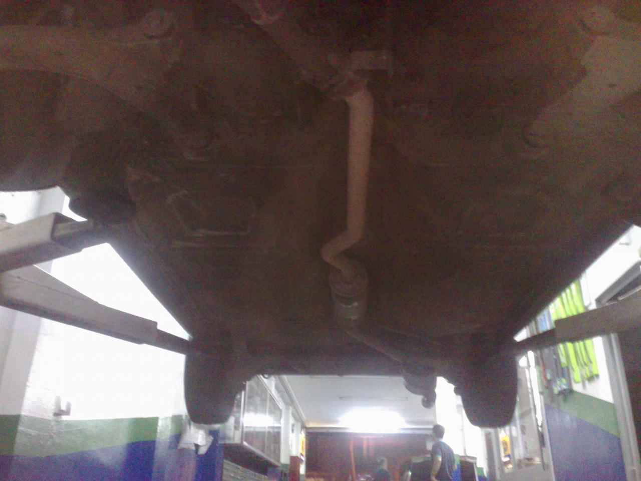 (31)  Haciendo apaos pa colocar el silenciador