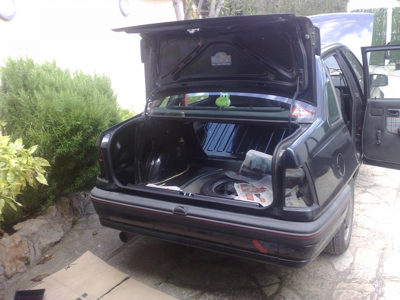 (36) Limpieza maletero y faros , y interior del maletero pintado