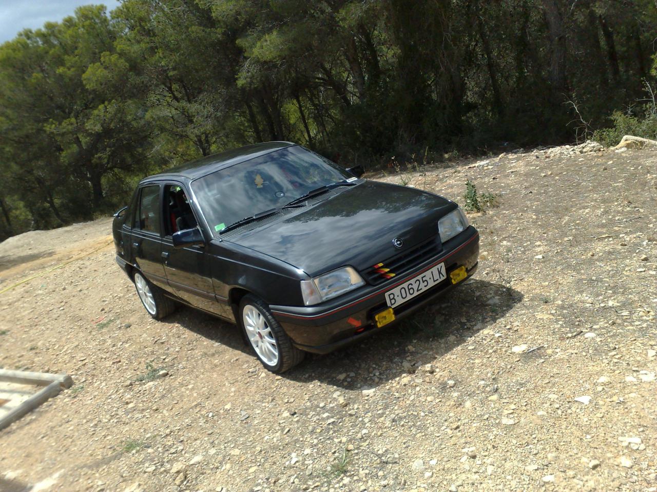 KADETT CON LOS ANTINIEBLAS DESTAPADOS JEJEJE