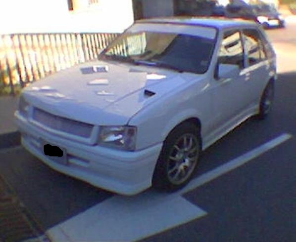 mi primer opel, un lobo con piel de cordero, 1.5 td, muy divertido y con una potencia que me deja boqueabierto. est restaurado, la foto es un asco se hizo con un mobil hace aos.