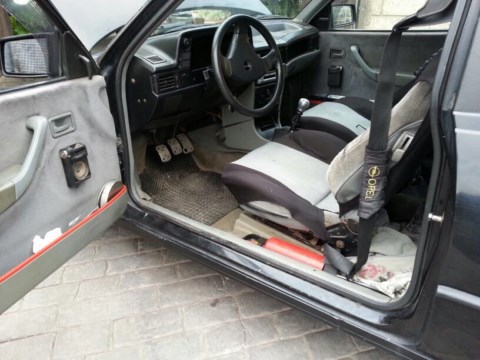 Nombre:  5-Interior [640x480].JPG
Visitas: 3393
Tamao: 47.9 KB
