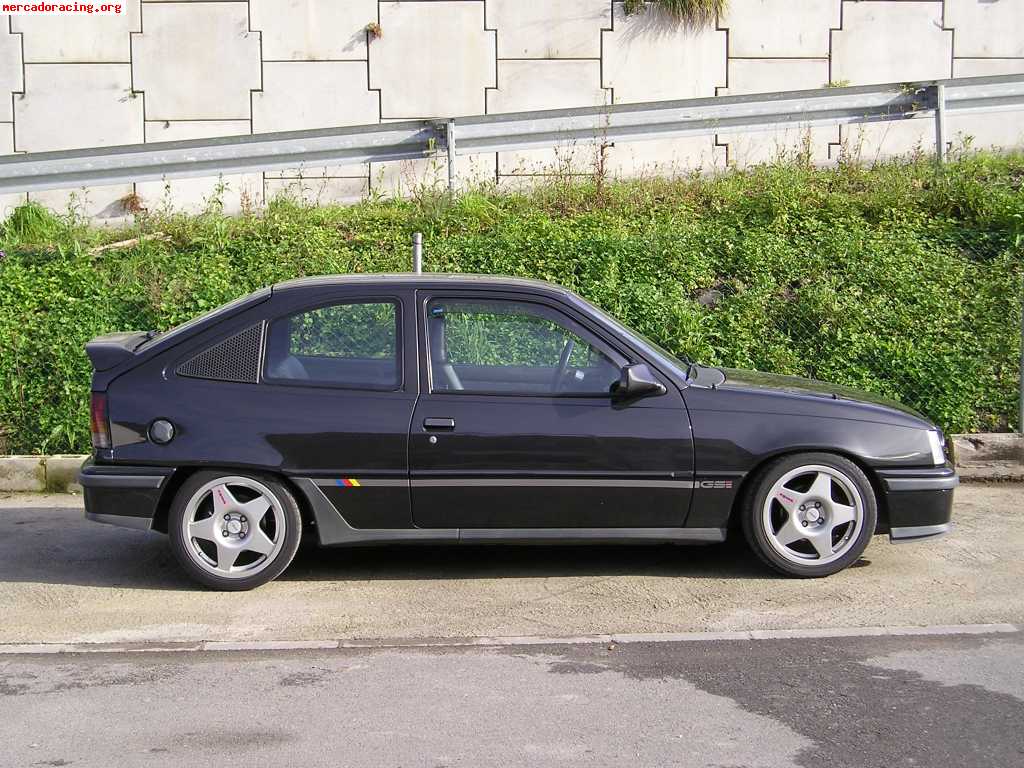 Nombre:  opel-kadett-gsi-16v-champion-edition_0.jpg
Visitas: 1381
Tamao: 120.7 KB
